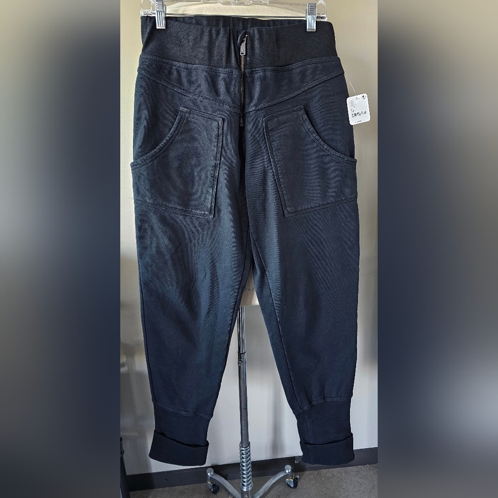 FREE PEOPLE FP Movement On The Road Black Sweatpants Joggers Sz M NWT